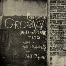 Groovy - Garland, Red Trio