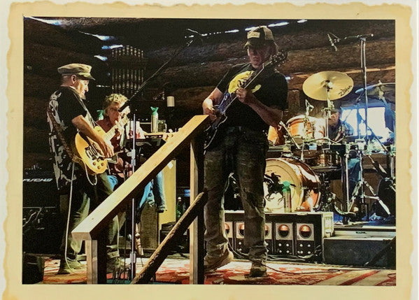 Barn - Young, Neil & Crazy Horse